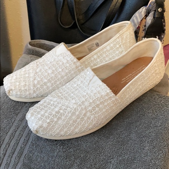 Toms Shoes - Tom’s White canvas with geo lace
